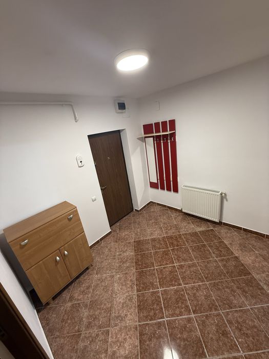 Inchiriez apartament cu o camera + loc de parcare Floresti