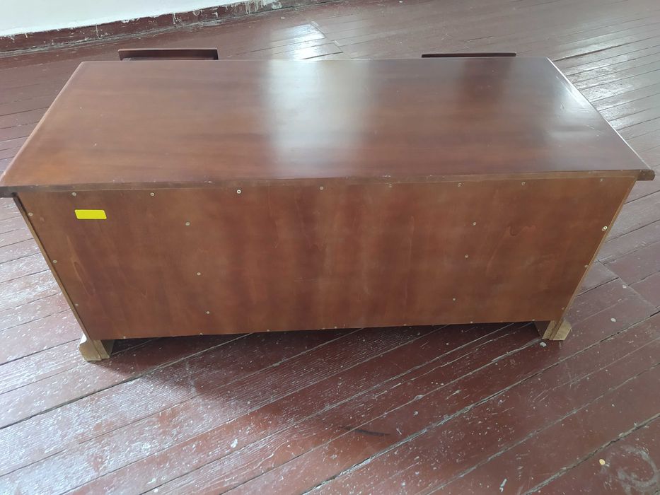 Шкаф масивно дърво