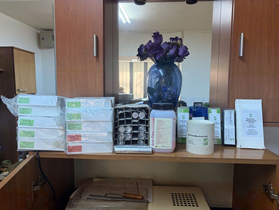 Vând Lot Aparatură Tehnică Dentară - Polyapress Bredent, Sablator, Presă, Euclide