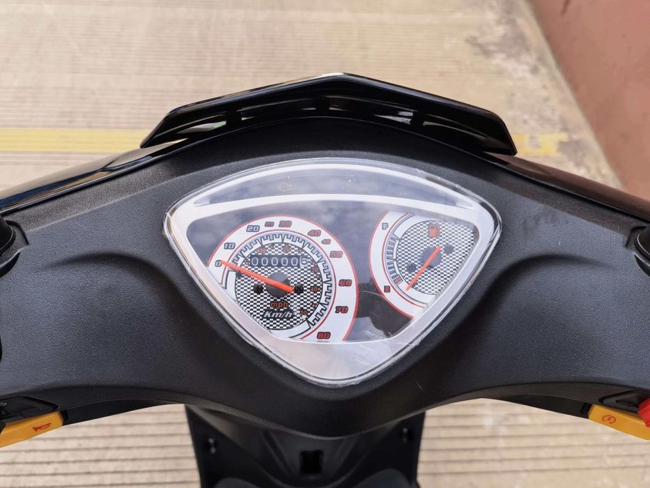 Scuter fara permis - scuter limitat la 25km/h - Casca cadou