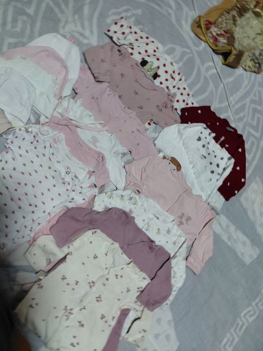 Продам за  смешную цену вещи для девочки до годикаа