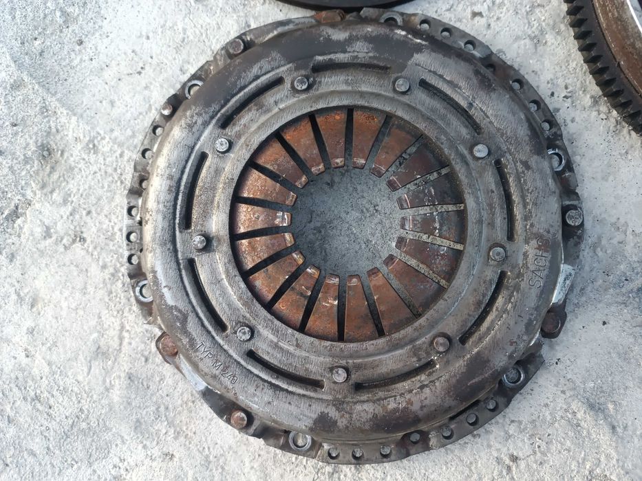 Демпферен маховик съединител за Субару 2.0Д 150к.с.