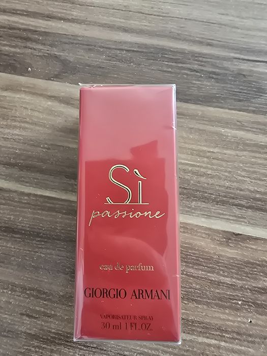 Парфюм Giorgio Armani