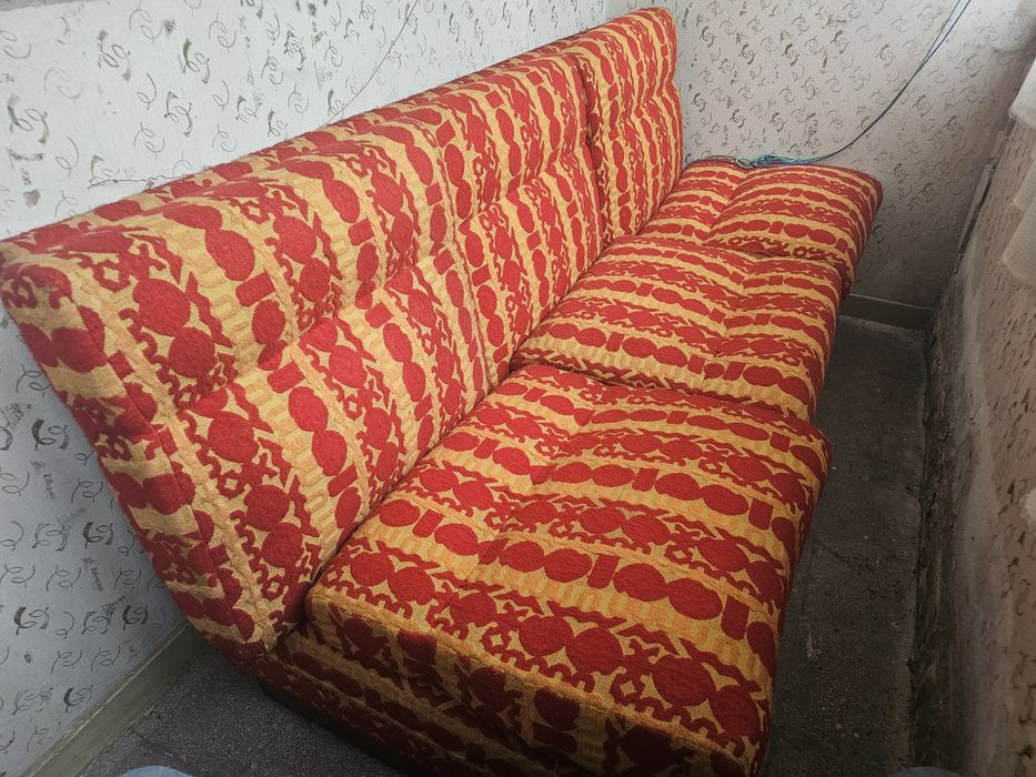 Set mobilier canapea, 2 fotolii, 2 otoman, masa bonus