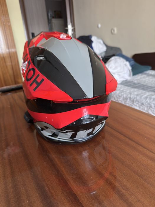 Продавам каска Airoh Twist 3