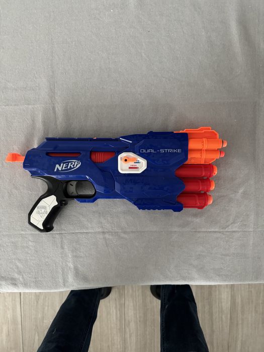 Pistol Nerf Dual-Strike ca nou!