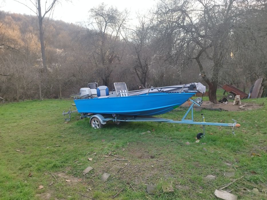 Алуминиева лодка
