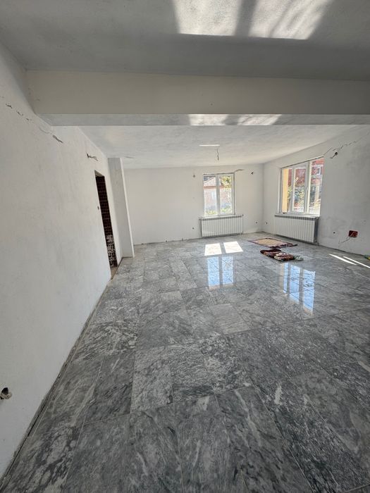 Дава се под наем Къща в с. Брезница, Област Благоевград - 250 кв.м за 688.5 € - Снимка #3