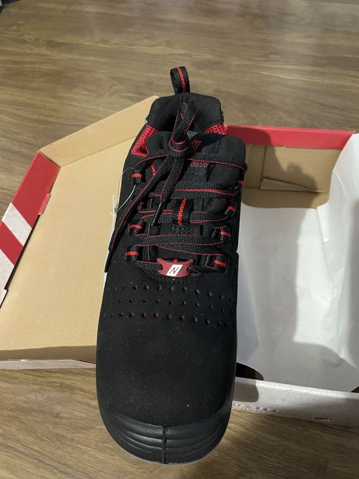 Комплект нови работни дрехи с обувки!!!