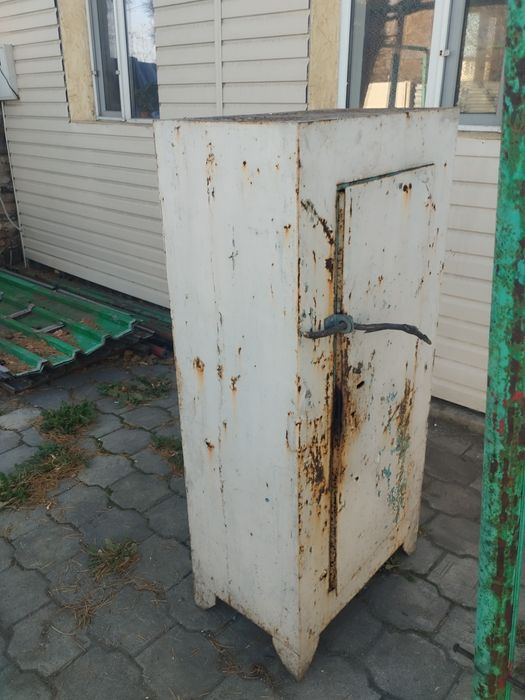 Продам сейф советский