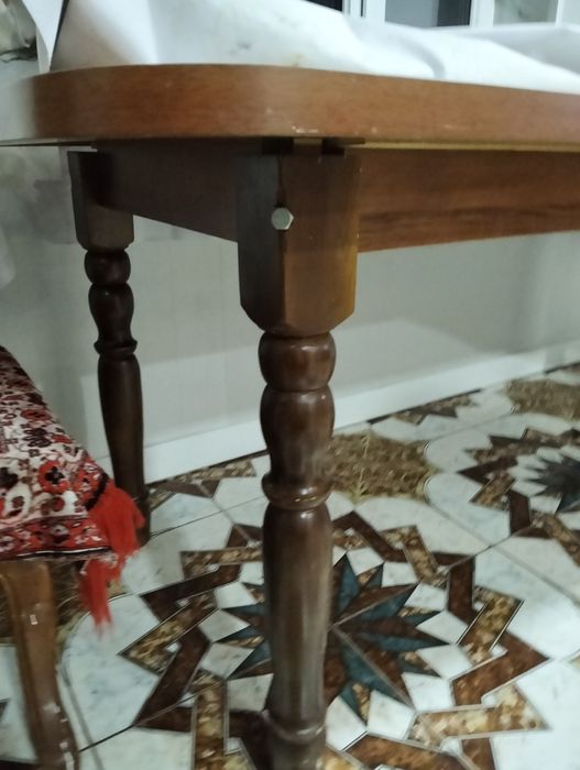 Продам стол кухонный