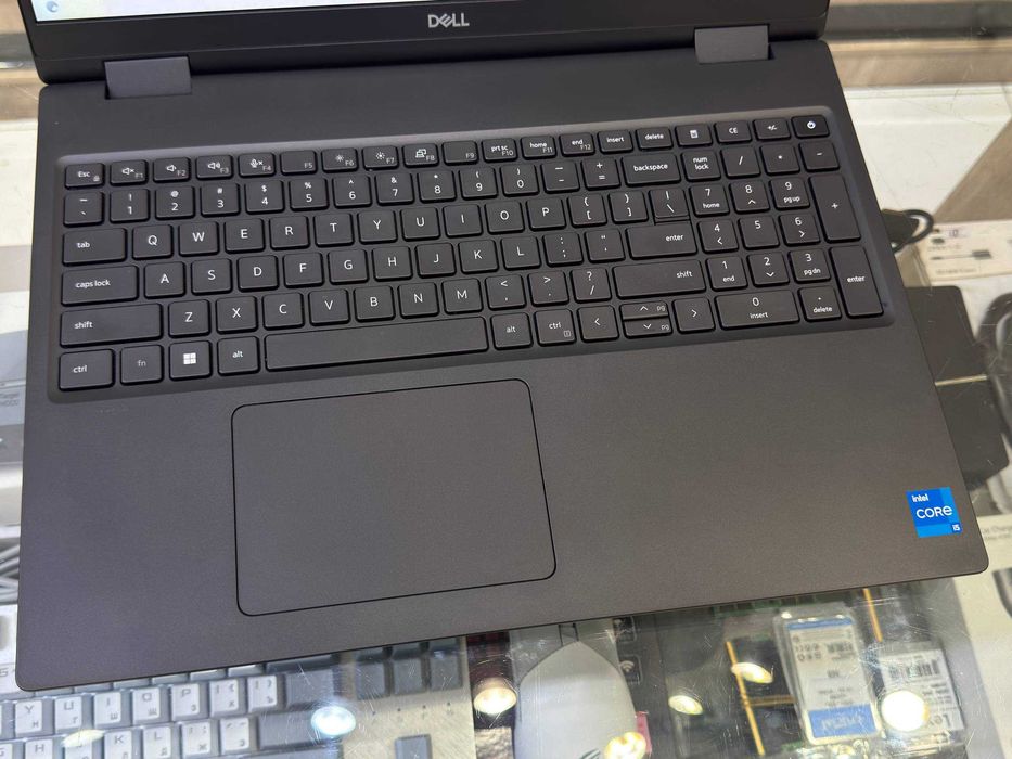 DELL Precision 7670 Core i5-12600HX RAM 64Gb DDR5 SSD 512