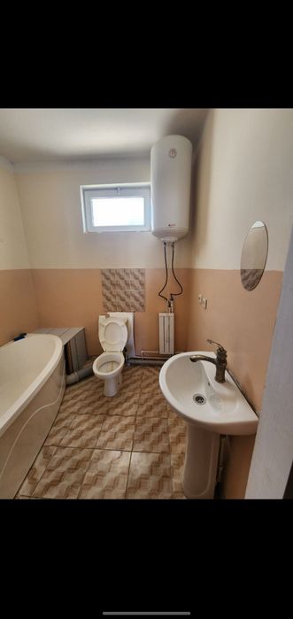 Продаю трехкомнатную квартиру. Уч хонали квартира сотилади