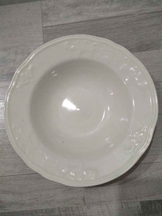 Тарелки белые красивые