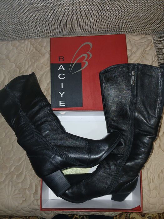 Продам женские сапоги