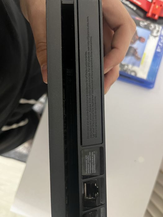 Play Station 4 slim 1tb