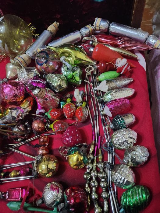 Игрушки  на ёлку  и коллекционные.