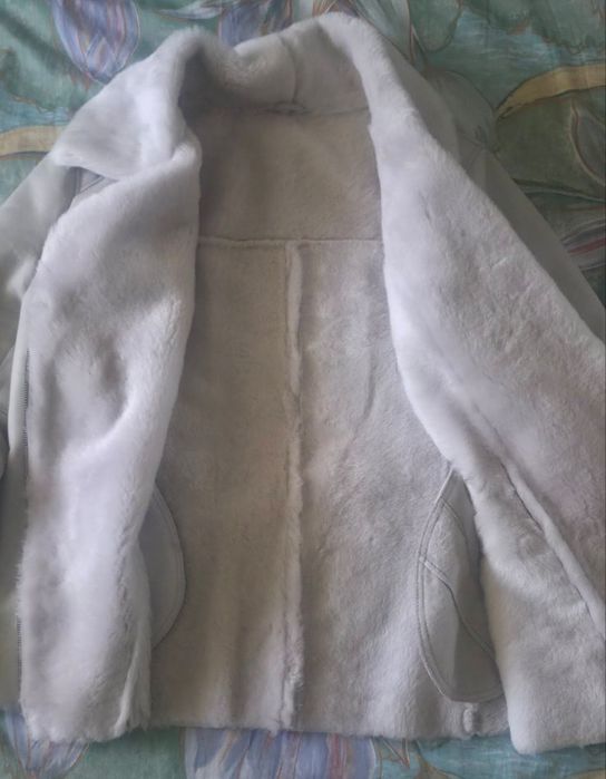 Продавам Дамско кожено яке