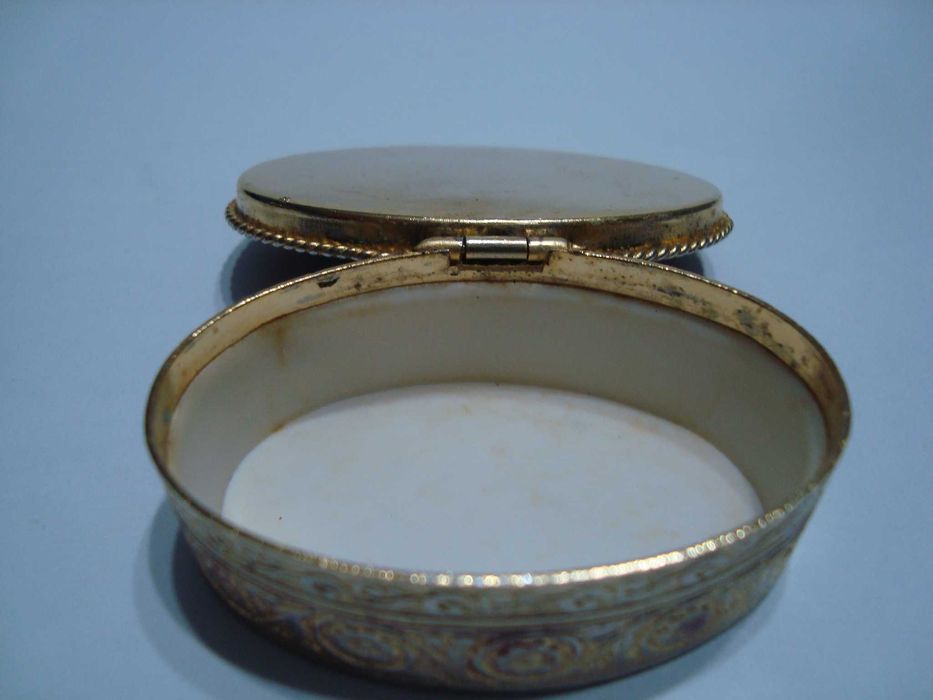 Ретро изящни кутиики ФРАНЦИЯ