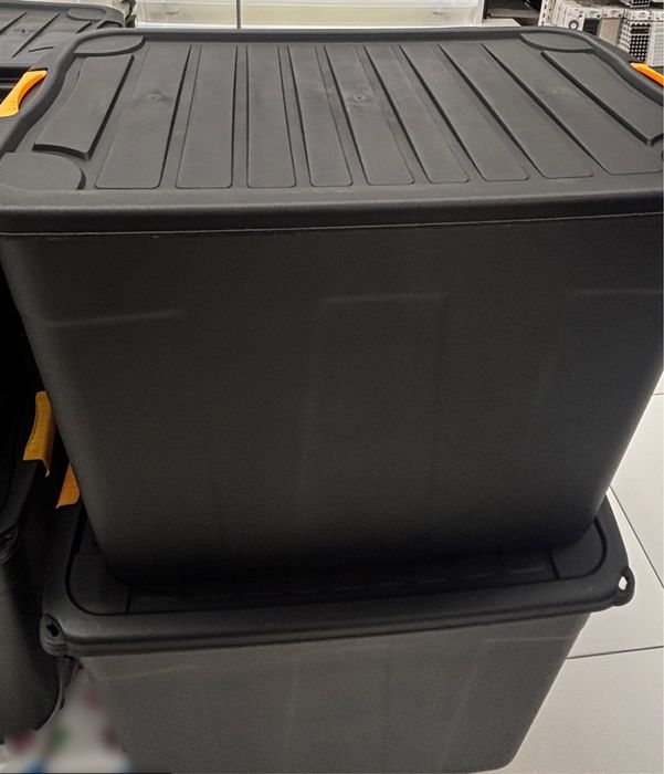 Продавам кутии за съгранение.