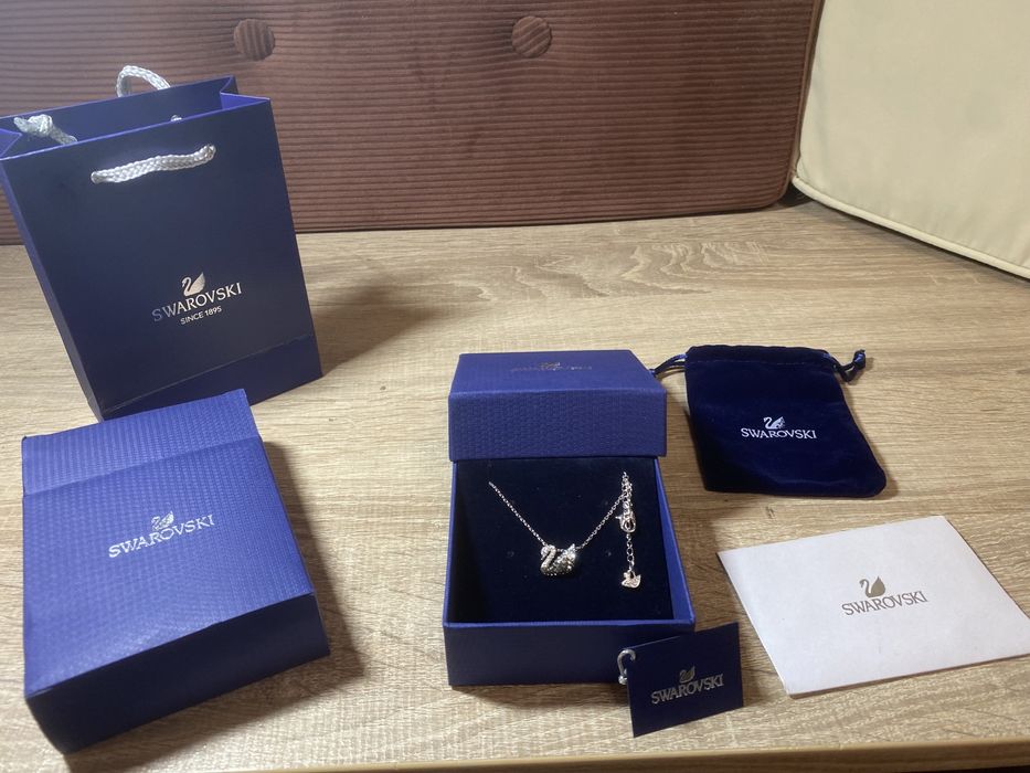 Lantisor Swarovski Lebada neagra