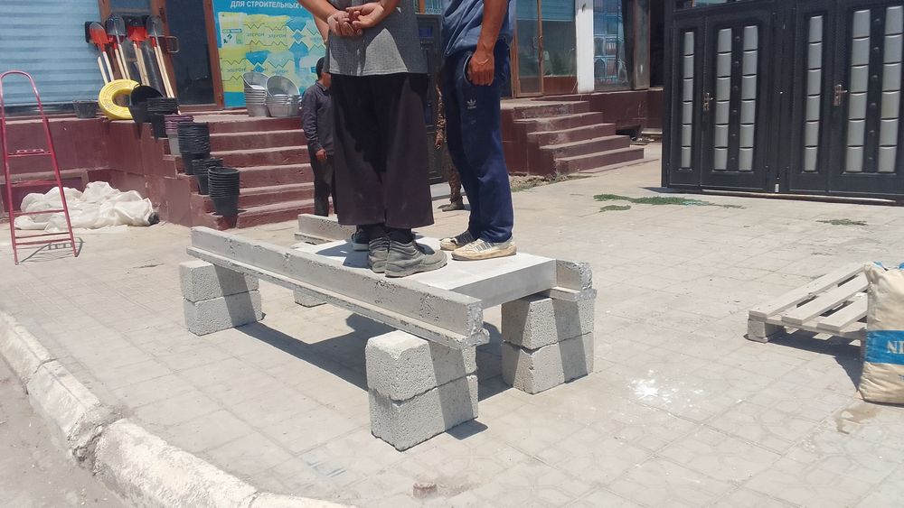 Бетон болор , лага сотилади .