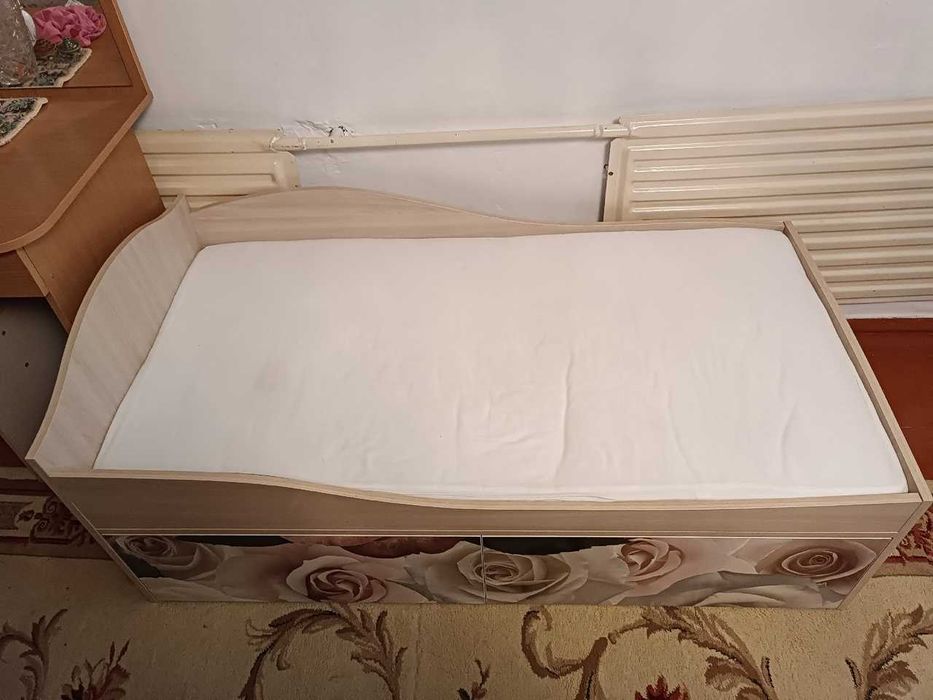 Детская кровать с ящиками