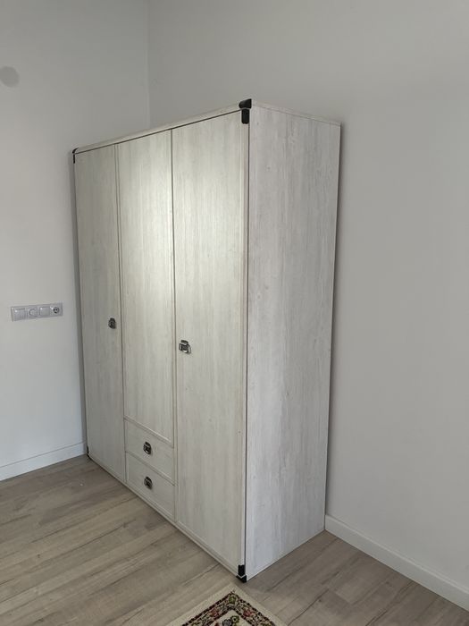 Шкаф өте жақсы жағдайда