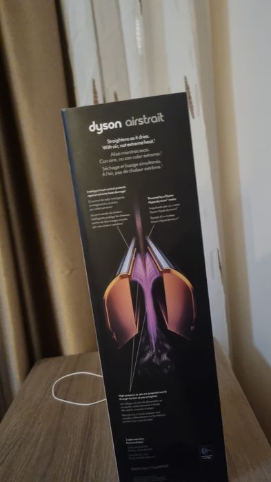 Dyson airstrait  placa este nouă ne folosită