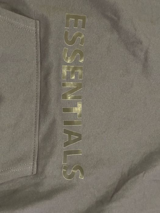 Vând urgent bluza essentials fear of god