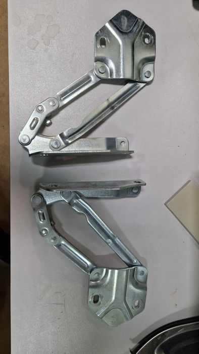 Панти за преден капак на Volkswagen Caddy 2015-2020