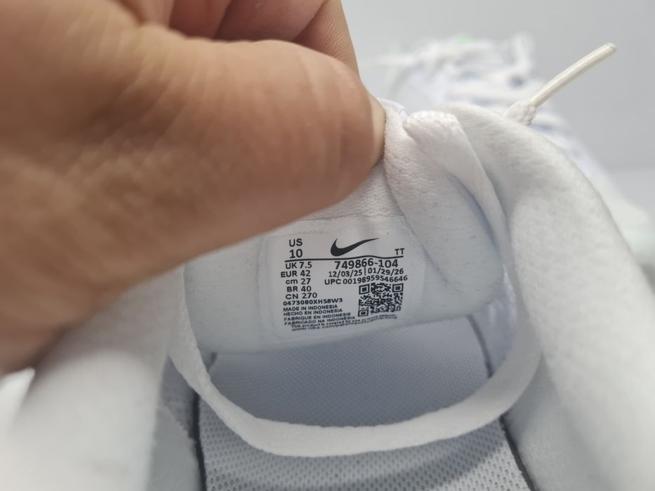 Маратонки Nike Air Max Invigor 

Чисто нови с кутия.

Размер 42 стелка 27 см.

Цена 65 евро.