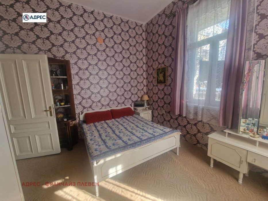 Продава се Многостаен апартамент в Плевен, Идеален център - 210 кв.м за 1191 €/кв.м - Снимка #8