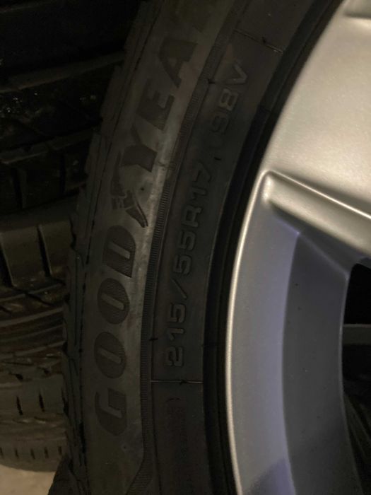 Jante VW Passat  Anvelope Iarna Goodyear 215 55 17