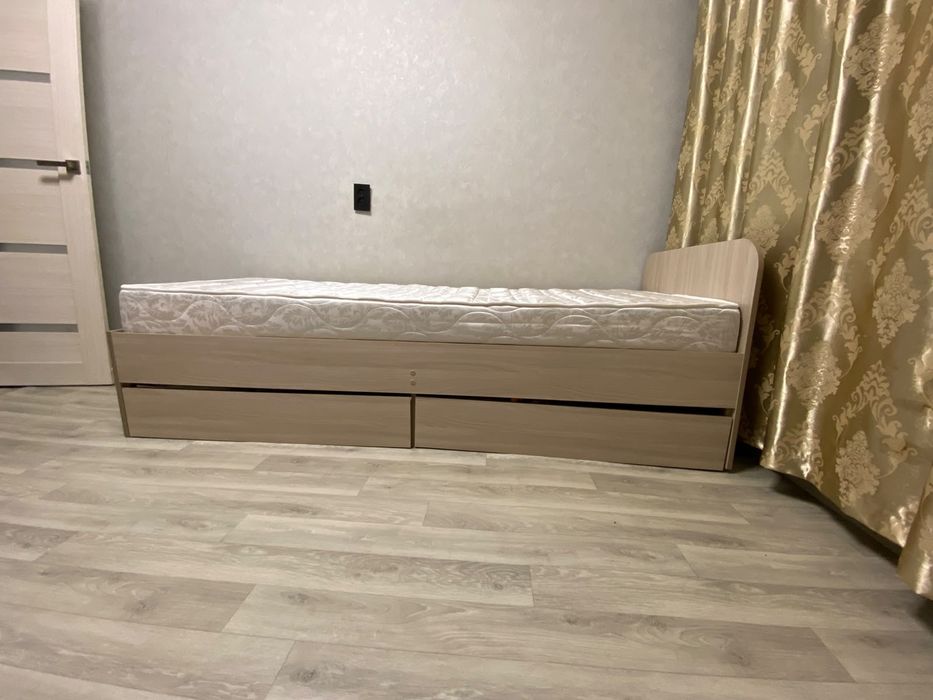 Продам 2 кровати с матрасом