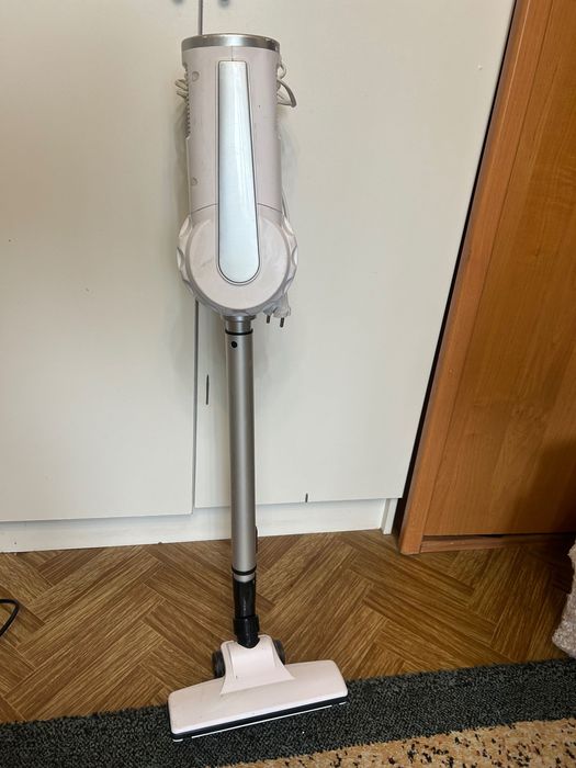 Пылесос вертикальный