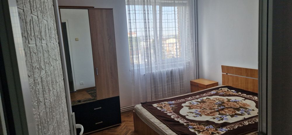 Închiriez apartament centru