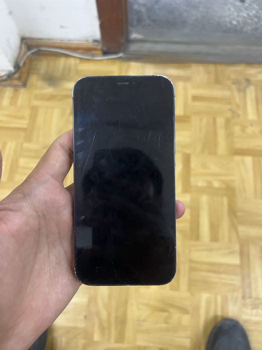 iPhone 12.