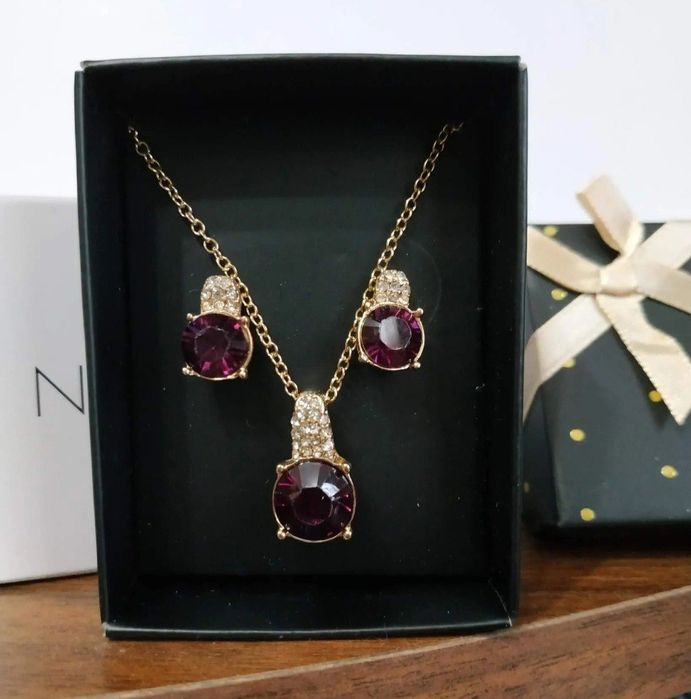 Бижутерия от  "AVON". Новая. См. всё фото.