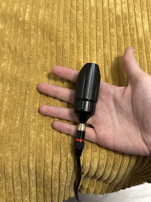 Aparat tatuat cu fir si cu pedala