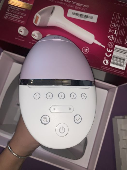 Фотоепилатор Philips Lumea Prestige с 4 приставки