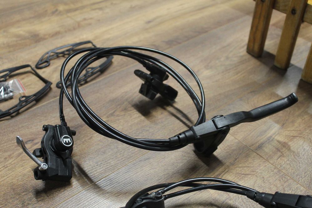 Set manete frane hidraulice Magura pe saboti