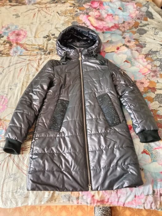 Продам куртку для девочки