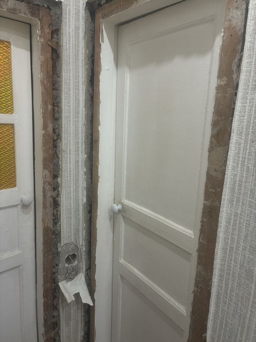 Бесплатно двери деревянные 8шт.