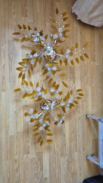 Продам  2 люстры