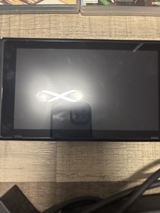 Vand nintendo switch+ accesori si 10 jocuri