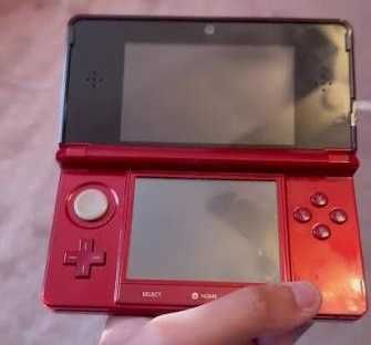 nintendo 3ds rosu nefunctional  se vinde pentru reconditionare jocuri jucarii electronice