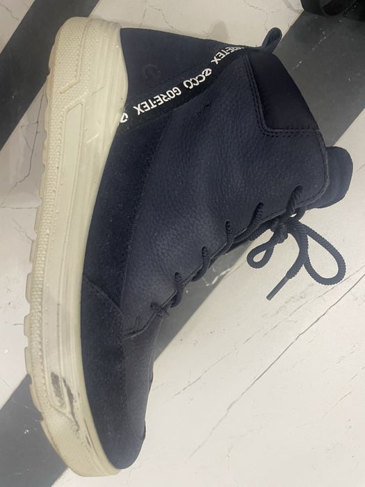 Классные фирменные ботинки ECCO