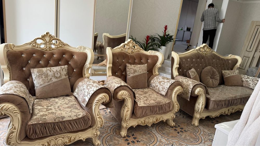 Диван Королевский гостиный