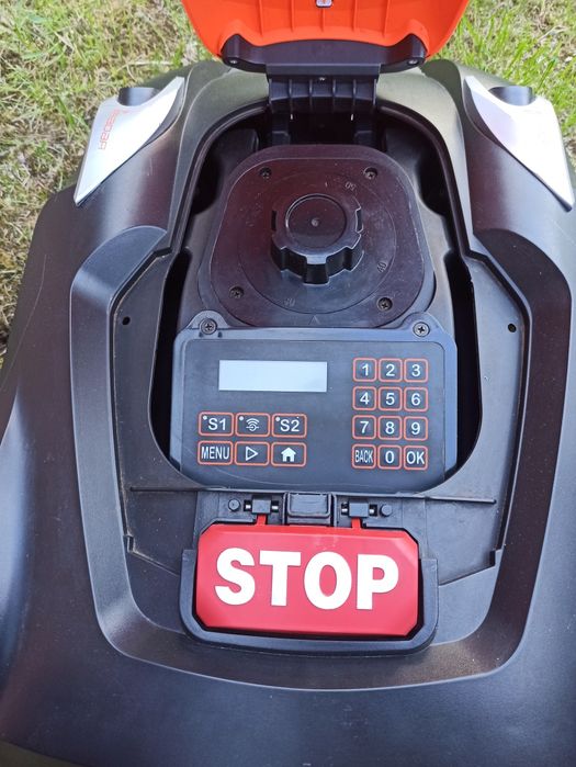 Robot tuns iarba Yard Force NX60i.